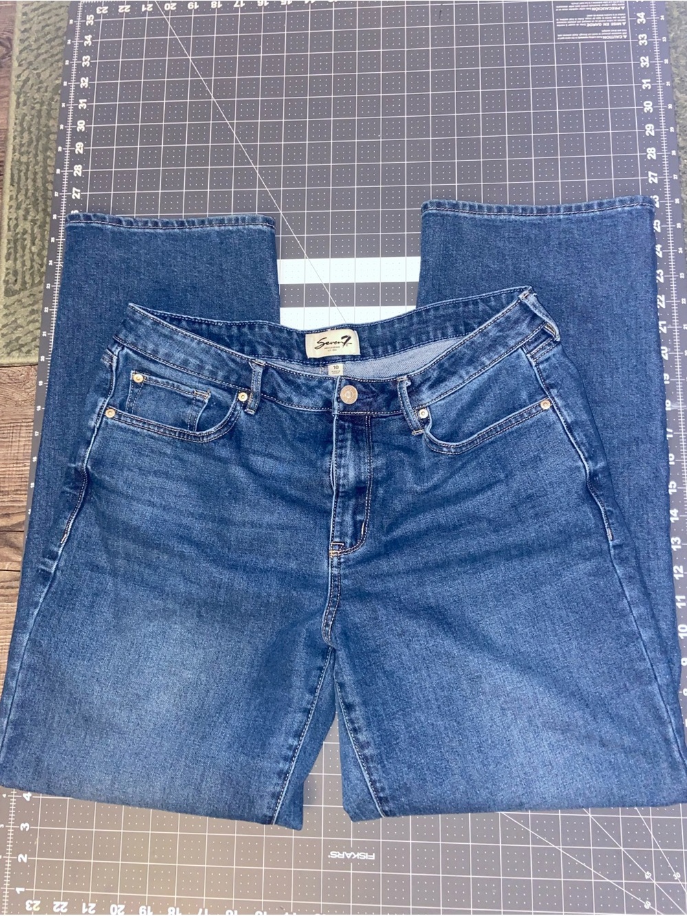 Seven7 Women’s Size 10 Comfy Loose Fit Straight Blue Jeans